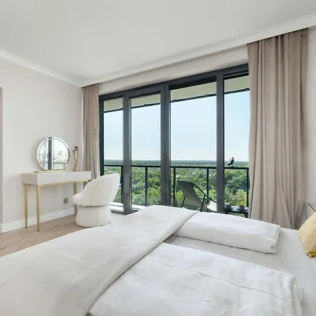 Dazzling In With Parking, 3 Bedrooms And 2 Bathrooms By Renters Prestige