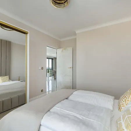 Dazzling In With Parking, 3 Bedrooms And 2 Bathrooms By Renters Prestige *